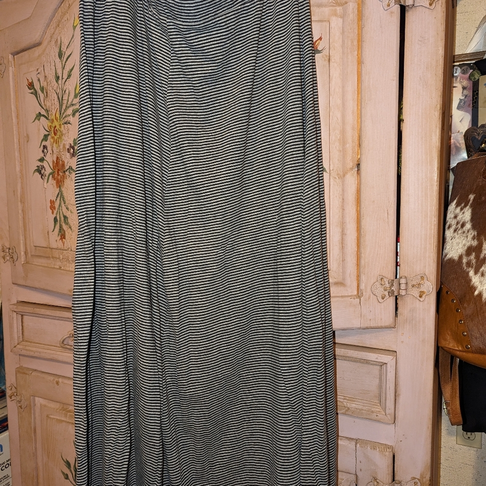 Maxi skirt, gray and black stripe, feels like sweat shirt material. Size 3x
